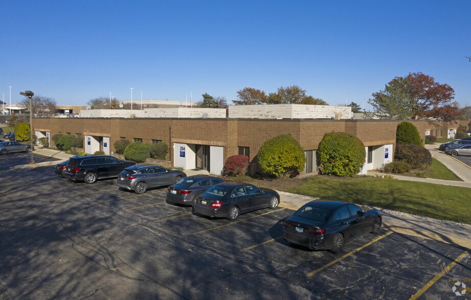 More Photos Of 1535 Lake Cook Rd, Northbrook Office For Sale