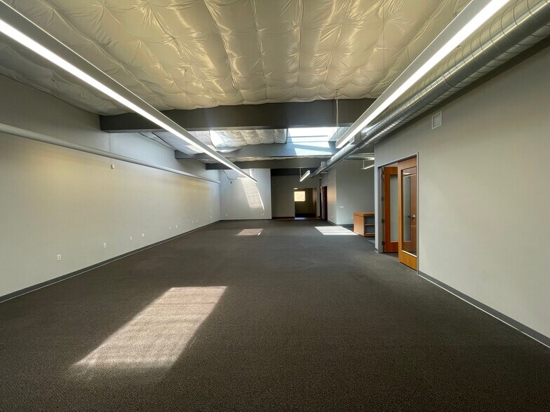 More Photos Of 128 NE 7th Ave, Portland Light Distribution For Lease