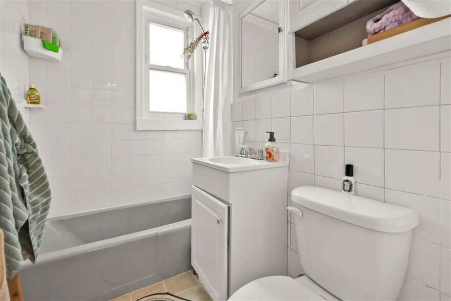 More Photos Of 3930 45th St, Sunnyside Apartments For Sale