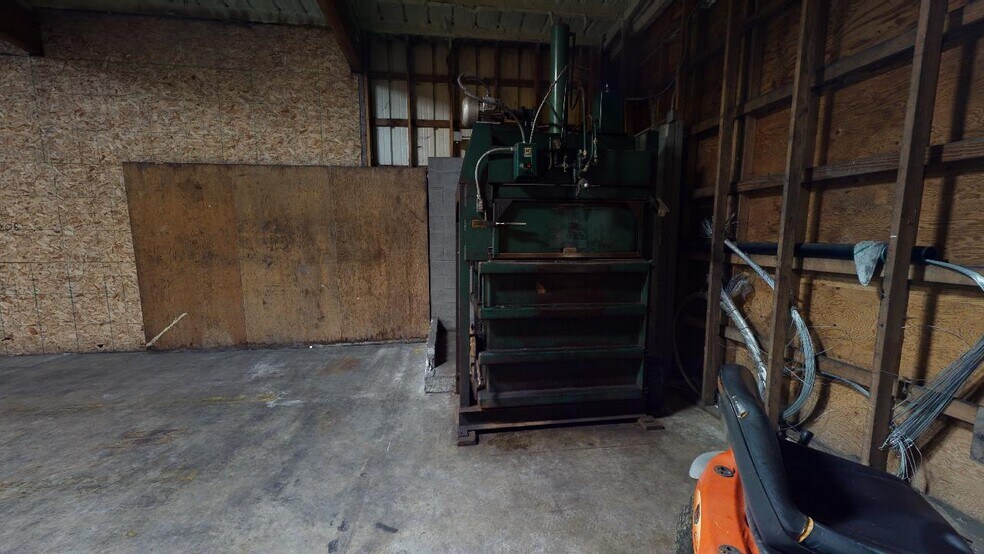 More Photos Of 1425 SE 9th St, Warrenton Warehouse For Sale