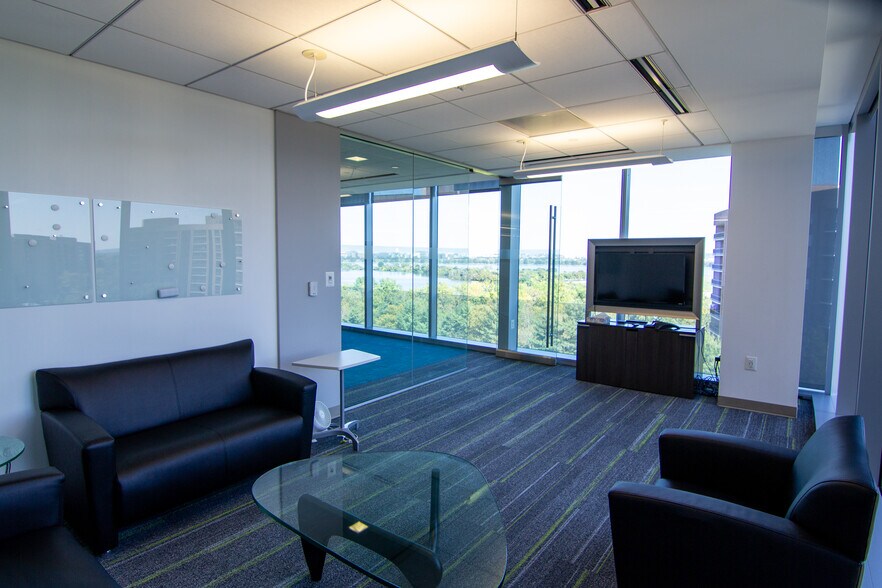 More Photos Of 1400 Crystal Dr, Arlington Office For Lease