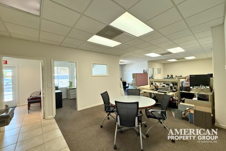 More Photos Of 7085 S Tamiami Trl, Sarasota Office For Sale