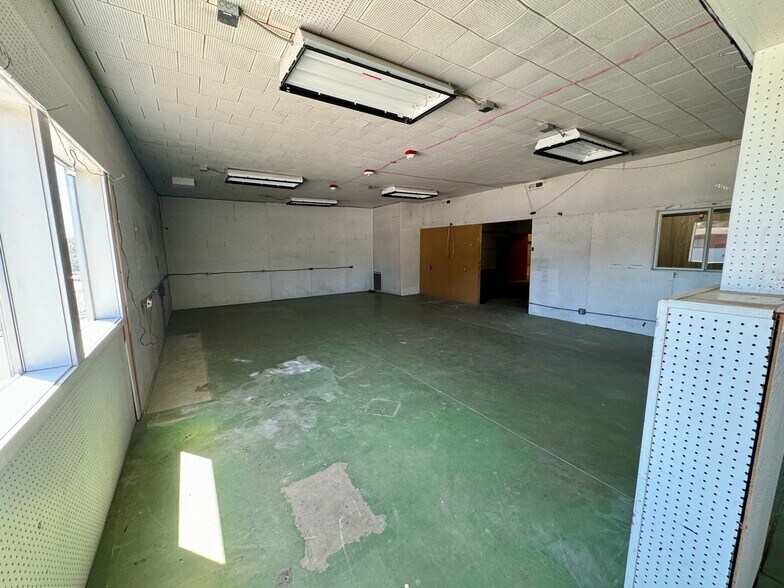 More Photos Of 405 S National Ave, Bremerton Service For Sale