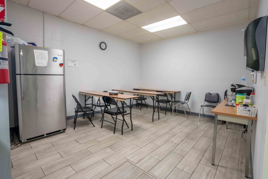 More Photos Of 2627 W Florida Ave, Hemet Office For Sale