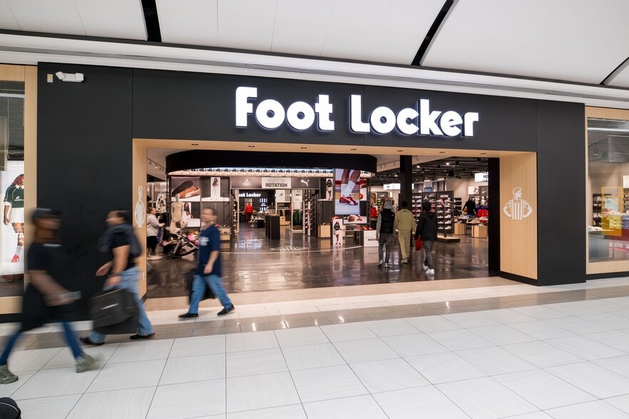 More Photos Of 1400 Willowbrook Mall, Wayne Unknown For Lease