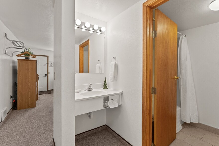 More Photos Of 8612 Washington 31 Hwy, Metaline Hotel For Sale