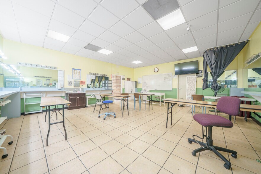 More Photos Of 1517 S Western Ave, Los Angeles Freestanding For Sale