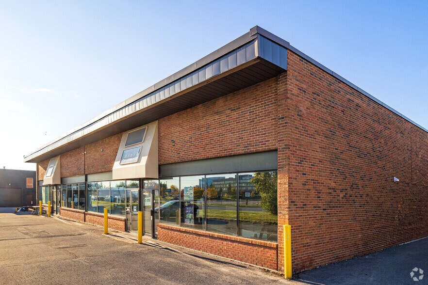 More Photos Of 1050-1070 Rue Beaulac, Montréal Light Distribution For Lease