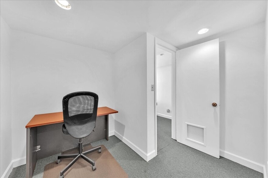 More Photos Of 500 NE 25th St, Pompano Beach Flex For Lease