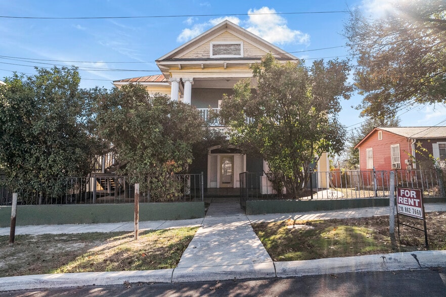 Primary Photo Of 1110 W Ashby Pl, San Antonio Apartments For Sale