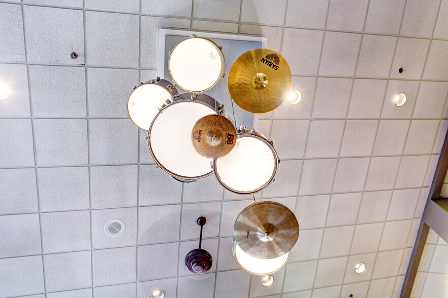 More Photos Of 3257 Shepherd of the Hills Expy, Branson Hotel For Sale