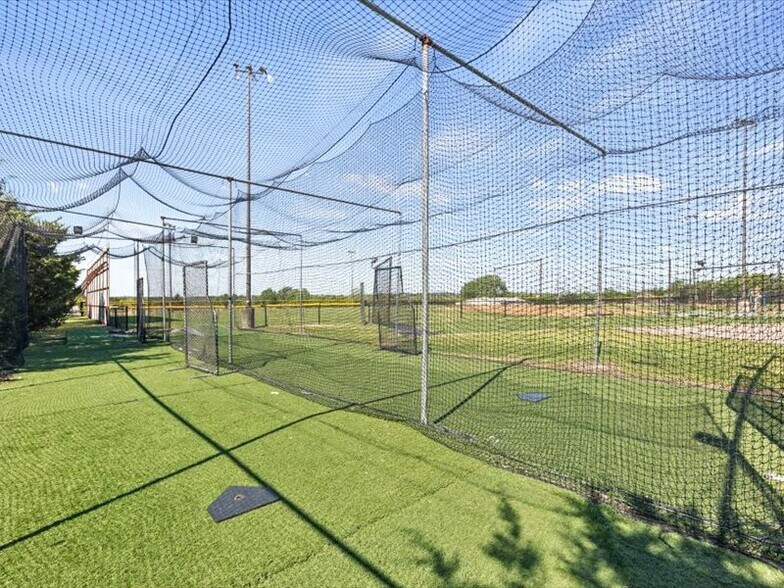 More Photos Of 505 County Line Rd, Rockwall Flex For Sale