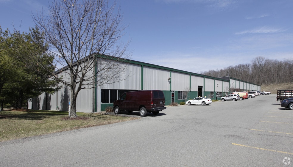 More Photos Of 1501-1518 Parkway View Dr, Pittsburgh Light Distribution For Lease