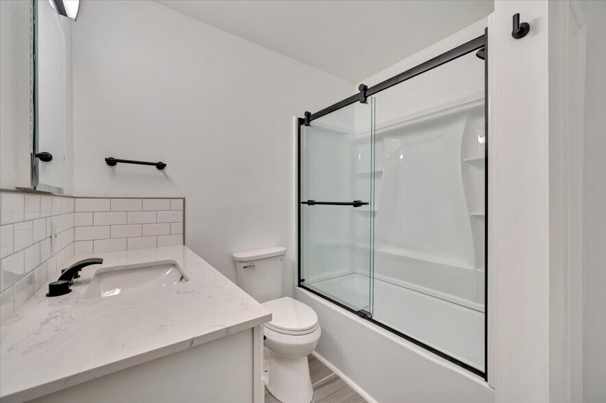 More Photos Of 548 Shattuck Rd, Saginaw Apartments For Sale