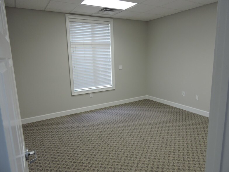 More Photos Of 4562 Lawrenceville Hwy, Lilburn Medical For Lease