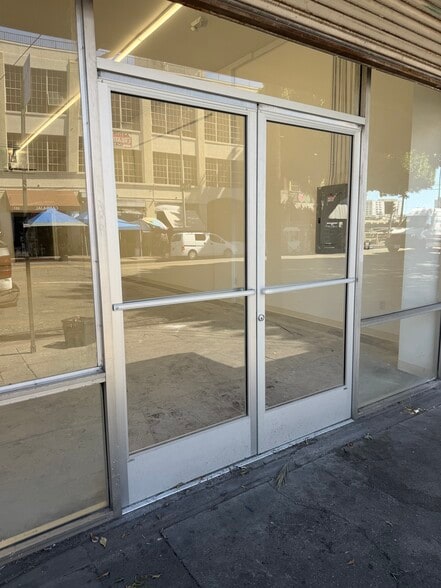 More Photos Of 832-842 San Pedro St, Los Angeles Warehouse For Lease