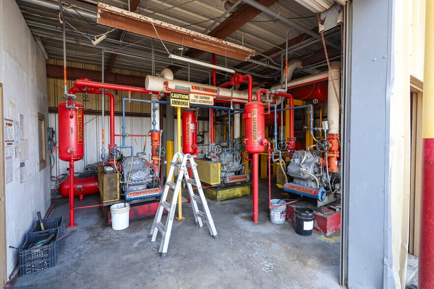 More Photos Of 5054 Portola ave, Del Rey Warehouse For Sale