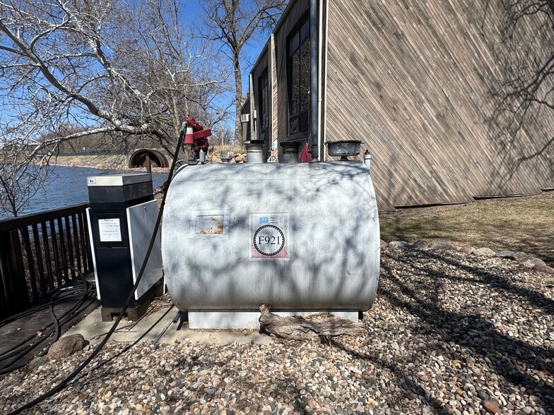 More Photos Of 501 Lake Ave, Fairmont Restaurant For Sale