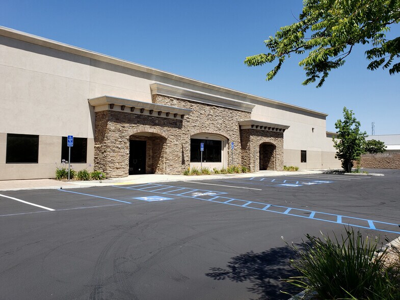 More Photos Of 3401 N Sillect Ave, Bakersfield Distribution For Lease