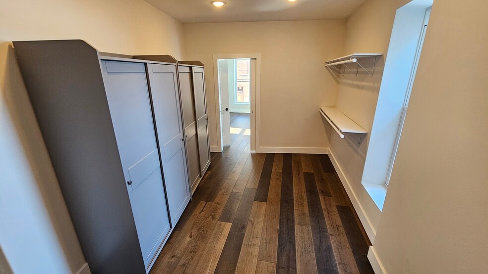 More Photos Of 22 S Main St, Miamisburg Storefront Retail Residential For Lease