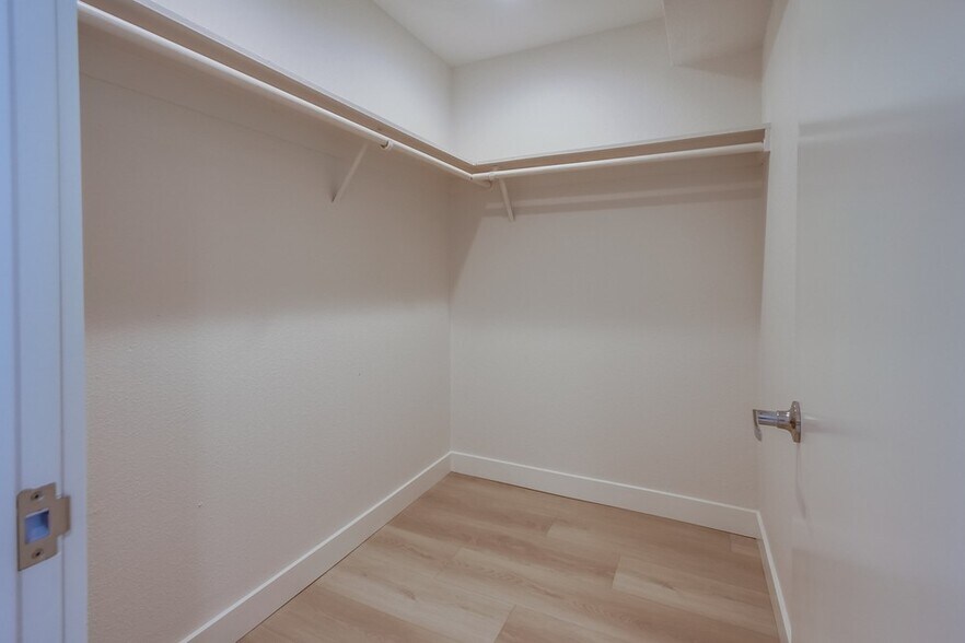 More Photos Of 3449 Ocean Front Walk, San Diego Apartments For Sale