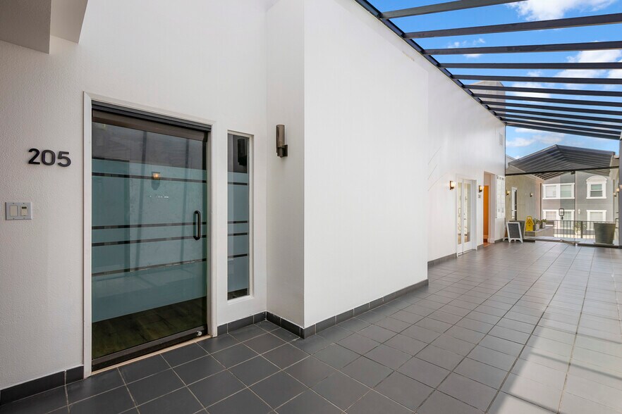 More Photos Of 2121 5th Ave, San Diego Office For Lease