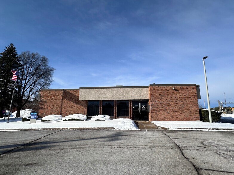 More Photos Of 1219 N Mitchell St, Cadillac Bank For Lease