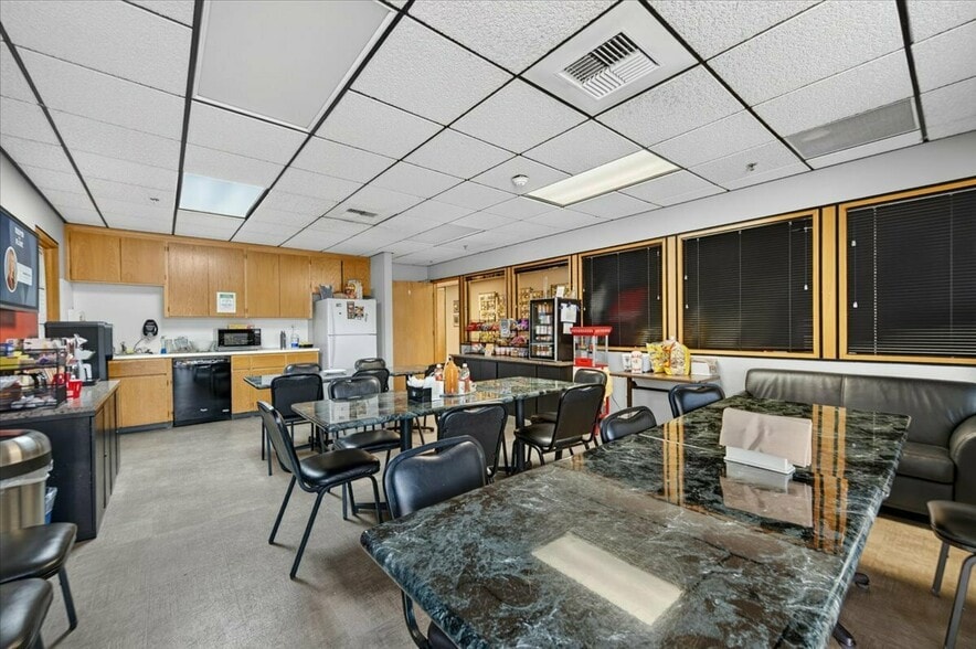 More Photos Of 2600 W Shaw Ln, Fresno Office For Sale