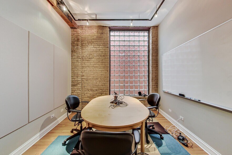 More Photos Of 2822 Central St, Evanston Loft Creative Space For Sale