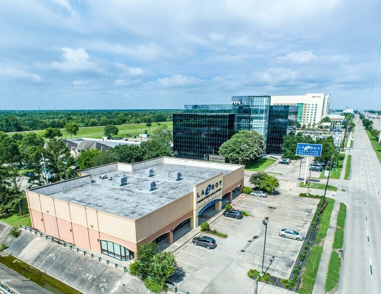 More Photos Of 15905 Katy Fwy, Houston Freestanding For Lease