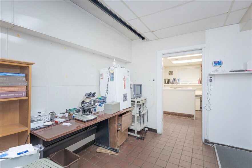 More Photos Of 21 Jackson St, Methuen Veterinarian Kennel For Sale