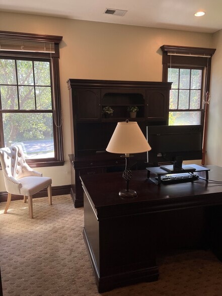 More Photos Of 770 Beacon St, West Dundee Medical For Sale