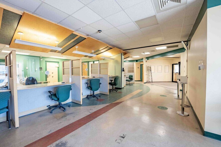 More Photos Of 29 Main St E, Chelmsford Office For Sale