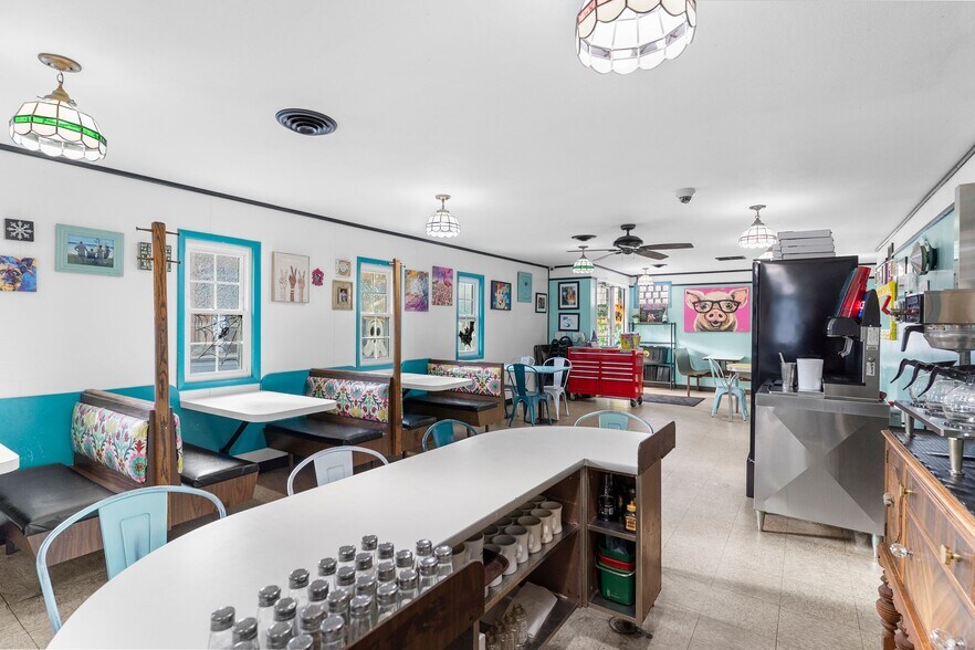 More Photos Of 45 S Walnut St, Sharpsville General Retail For Sale