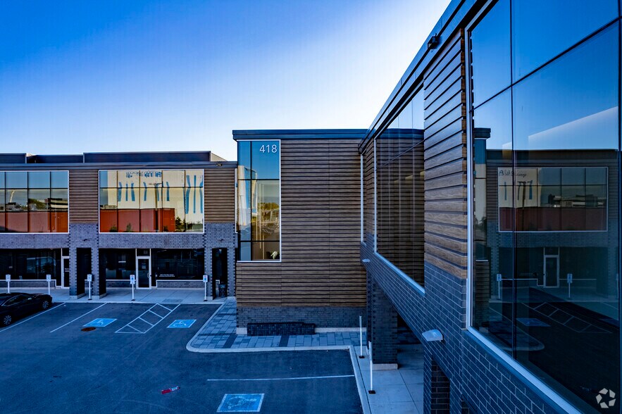 More Photos Of 418-438 Iroquois Shore Rd, Oakville Office For Lease