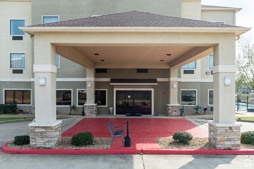 More Photos Of 9345 Highway 6, Navasota Hotel For Sale