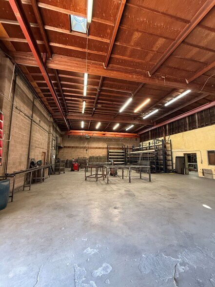 More Photos Of 8226 Salt Lake Ave, Cudahy Warehouse For Sale