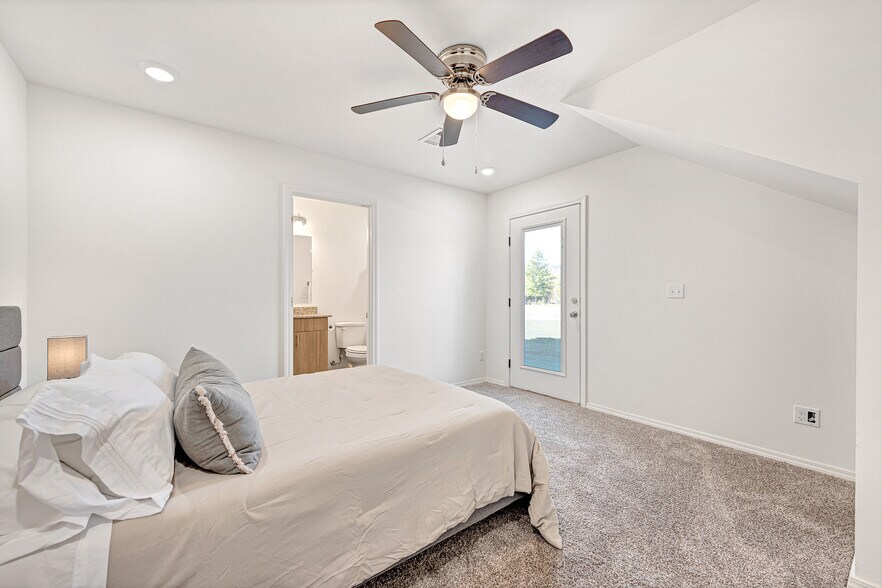 More Photos Of 1512 S Razorback Rd, Fayetteville Apartments For Sale
