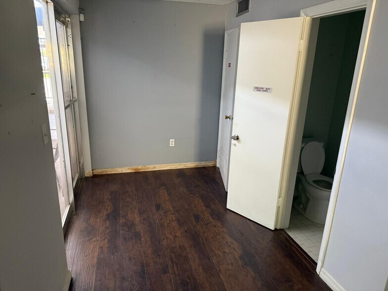 More Photos Of 16600 NE 8th Ave, North Miami Beach Medical For Lease