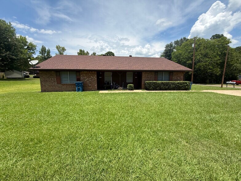 More Photos Of 1007 Richey Dr, Gladewater Apartments For Sale