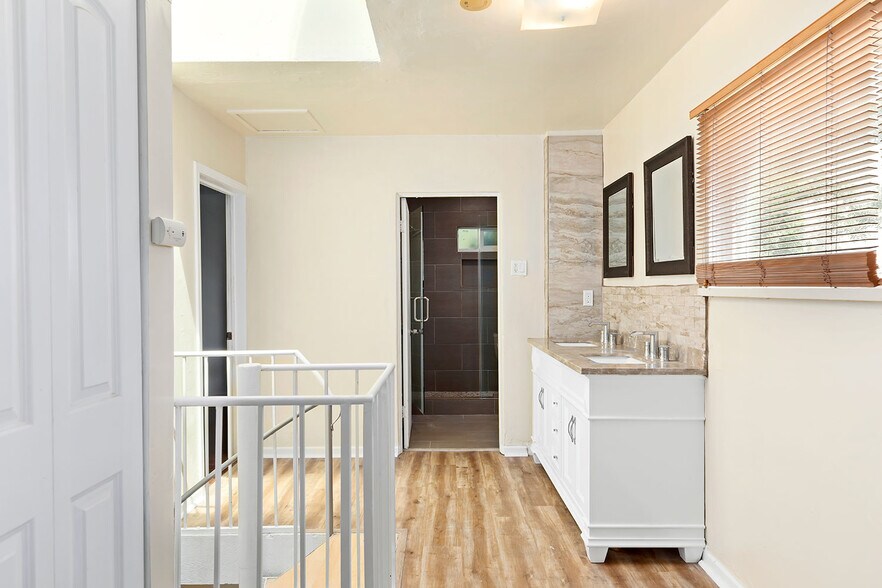 More Photos Of 2749 S Sepulveda Blvd, Los Angeles Multifamily For Sale