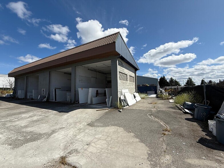 More Photos Of 5602-5608 S Adams St, Tacoma Showroom For Sale