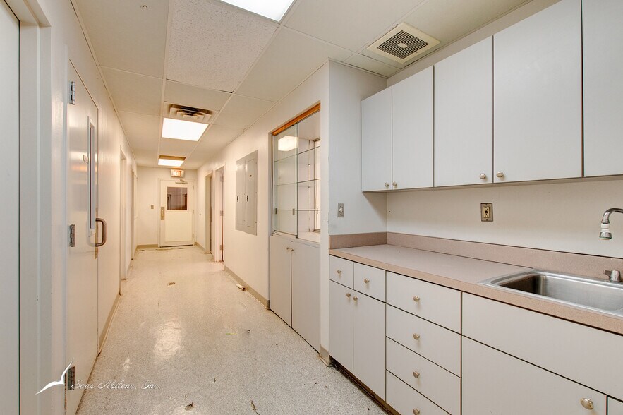 More Photos Of 3981 Ridgemont Dr, Abilene Storefront Retail Office For Sale