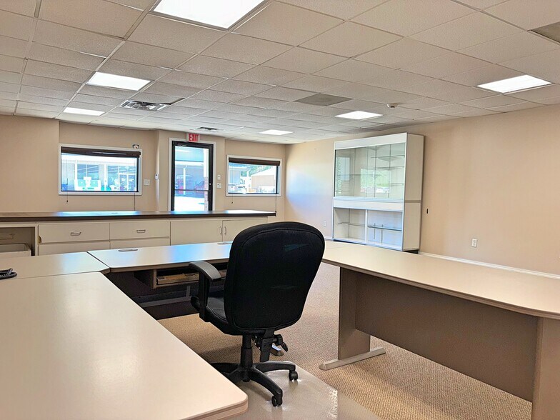 More Photos Of 146 E Main St, Braidwood Storefront For Sale
