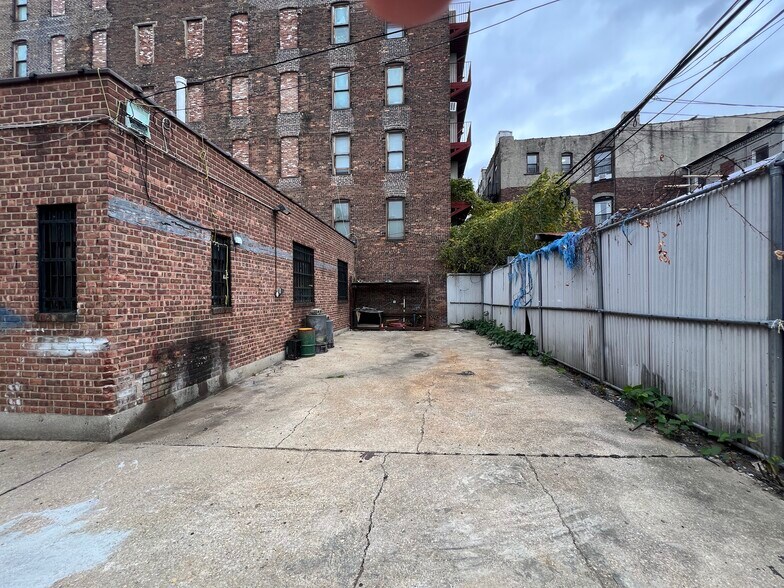 More Photos Of 984 Myrtle Ave, Brooklyn Auto Repair For Lease