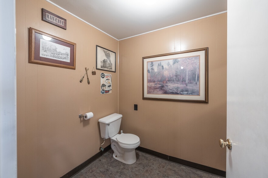 More Photos Of 305 S Alvarado Ave, Belle General Retail For Sale