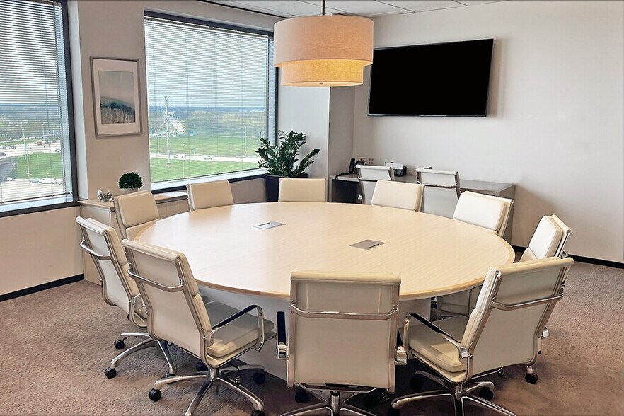 More Photos Of 1901 N Roselle Rd, Schaumburg Coworking Space