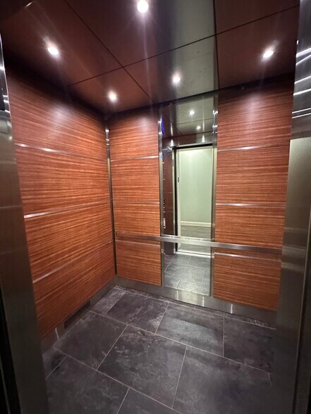 More Photos Of 300 1st Ave S, Saint Petersburg Office For Lease