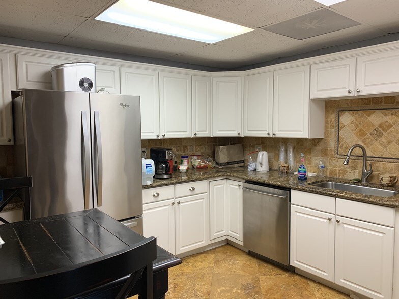 More Photos Of 14339 Torrey Chase Blvd, Houston Loft Creative Space For Lease