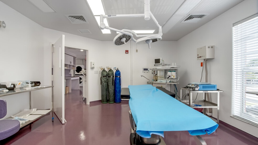 More Photos Of 7777 N University Dr, Tamarac Medical For Sale